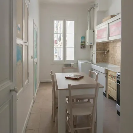 La Porte Bleue Furnished Flat Lejlighed *