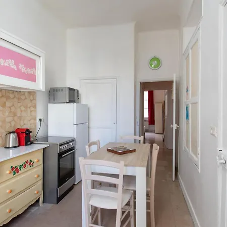La Porte Bleue Furnished Flat Lejlighed