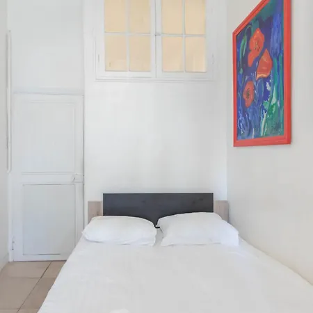 La Porte Bleue Furnished Flat *