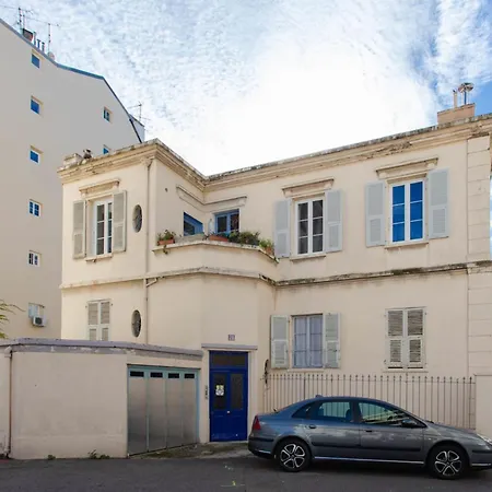 La Porte Bleue Furnished Flat *