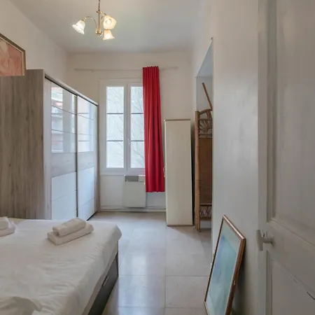 La Porte Bleue Furnished Flat